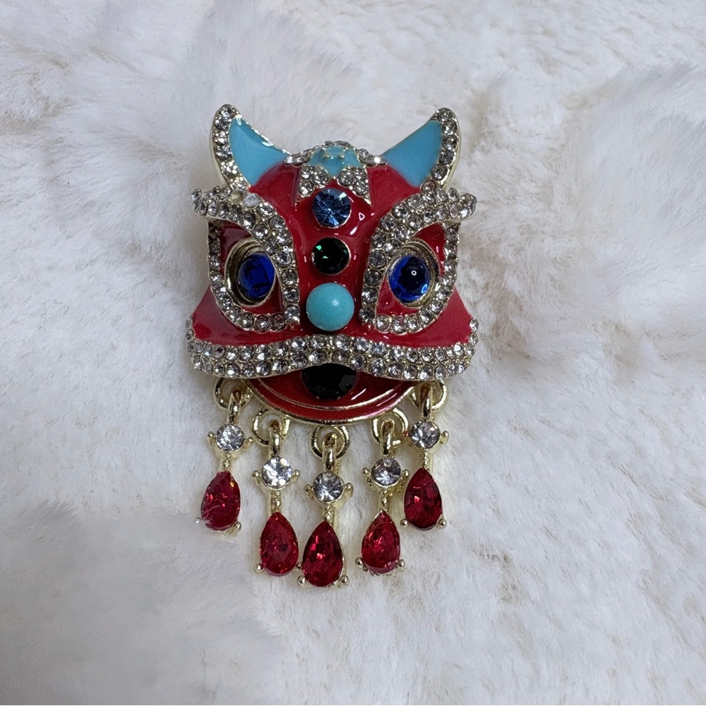 Asian Lion Mask Brooch/ Lapel Pin